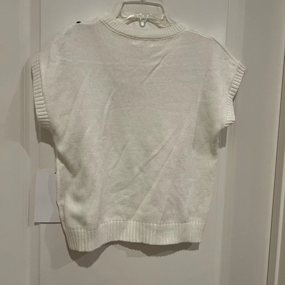 NEW white short sleeve embroidered floral sweater - Picture 7 of 7